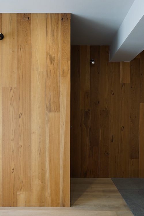 Panele ścienne drewniane - ozdobne w salonie.